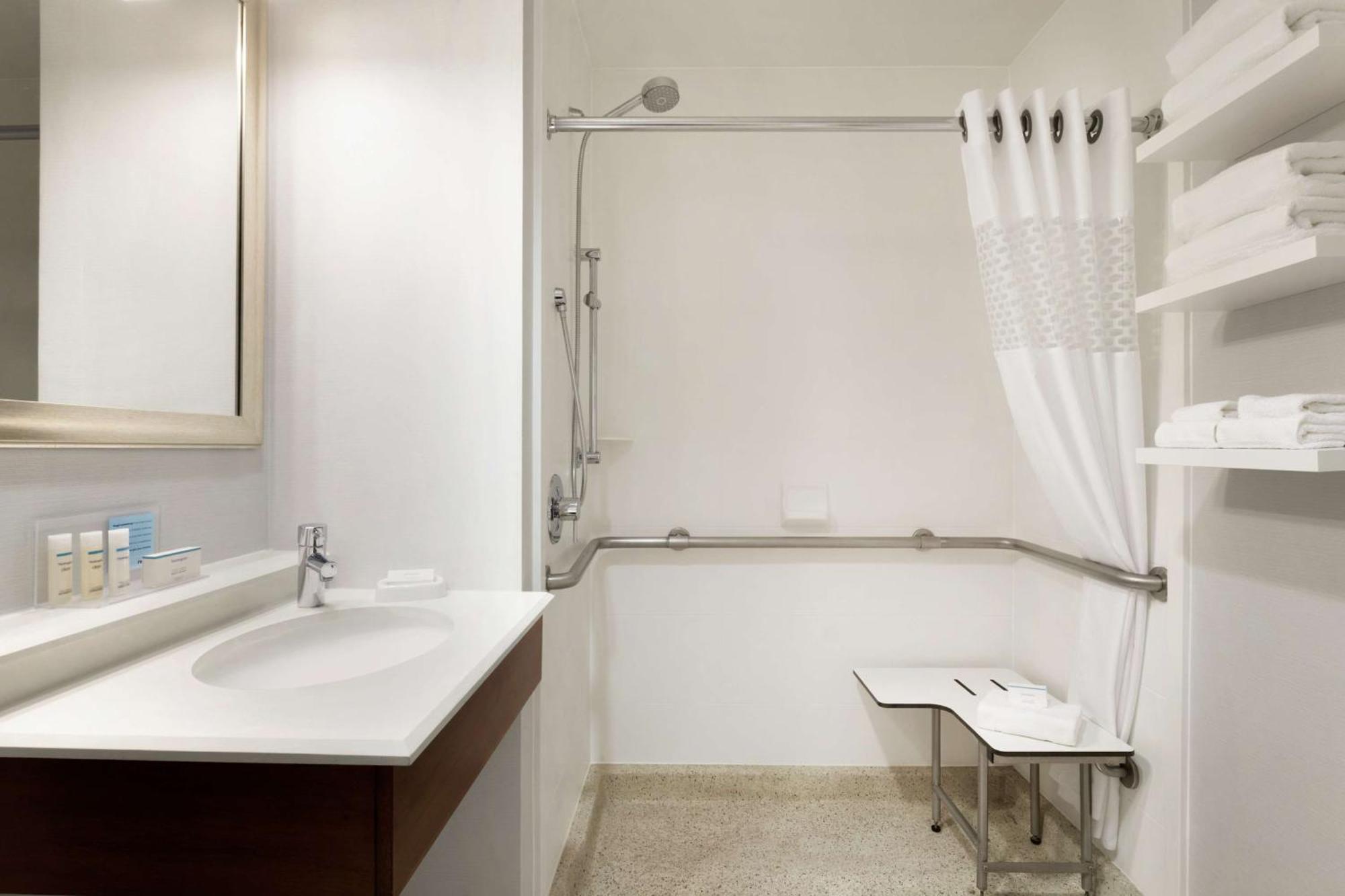 Farmingville Hampton Inn Long Island-Brookhaven מראה חיצוני תמונה