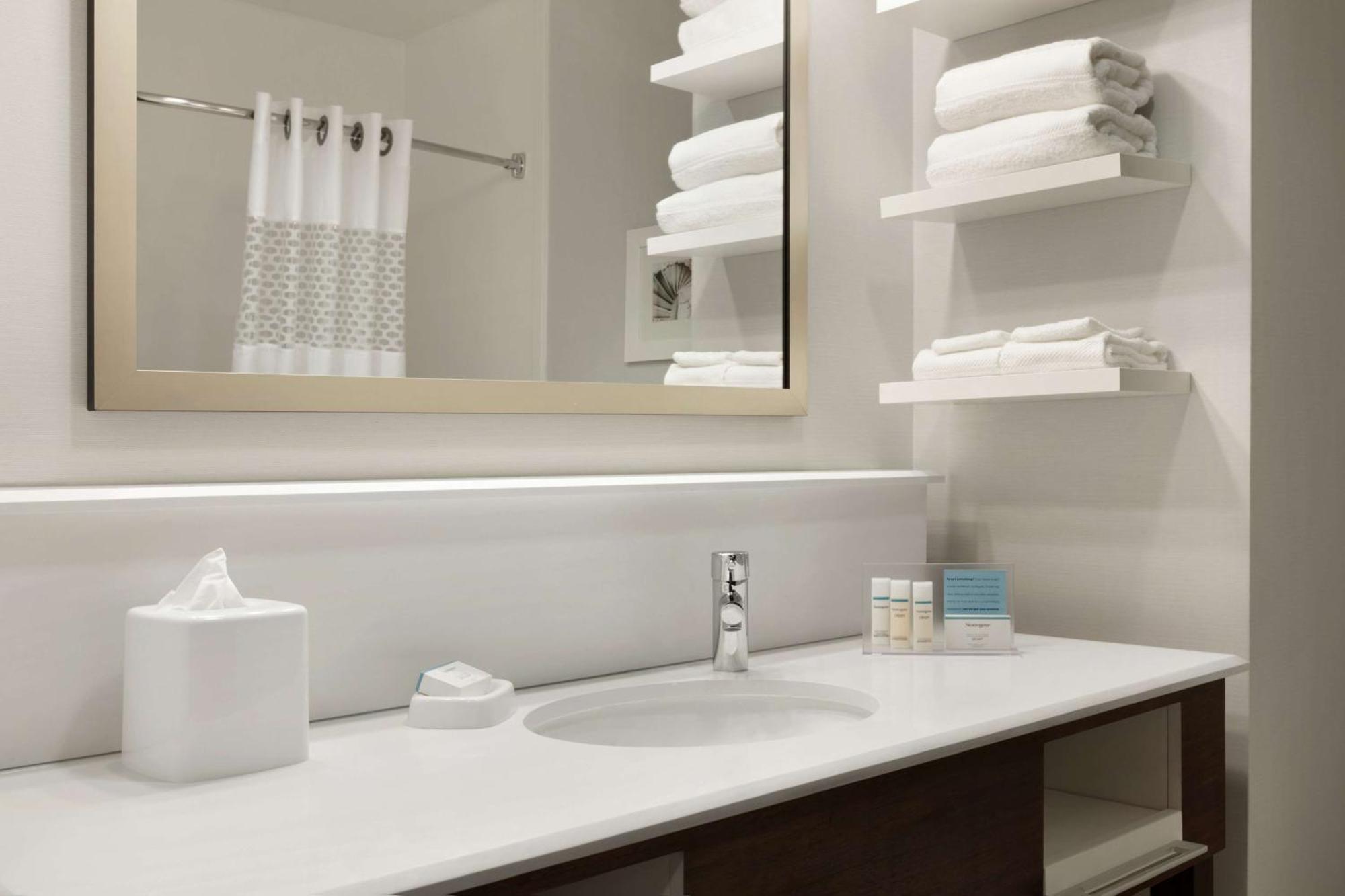 Farmingville Hampton Inn Long Island-Brookhaven מראה חיצוני תמונה